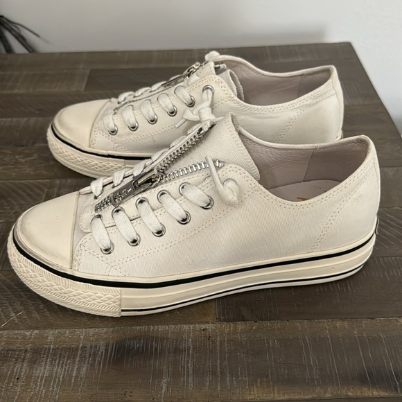 9/10 Condition - Picture 2 of 6